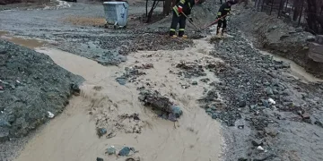 Sağanak sonrası su taşkını oluştu