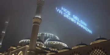 Çamlıca Camii’nde ilk teravih namazı kılındı