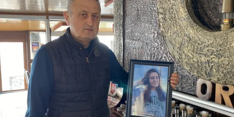 Depremde ölen personelinin anısını işletmesinde yaşatıyor