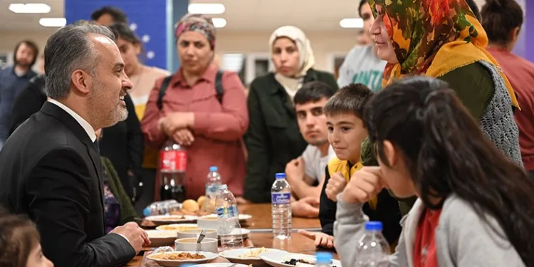 Başkan Aktaş, depremzedelerle iftarda buluştu