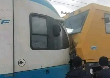 Cezayir’de yük treni tramvayla çarpıştı