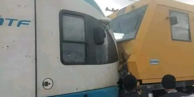 Cezayir’de yük treni tramvayla çarpıştı