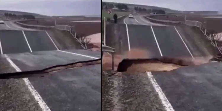 Sel suları yolu yuttu