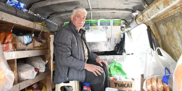 Köydeki çocukların bakkal amcası