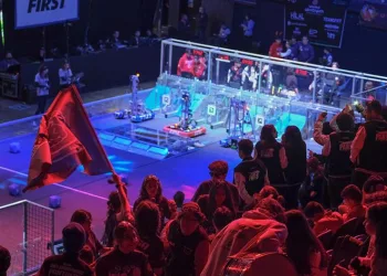 Lise öğrencileri ‘robot’larıyla yarışıyor