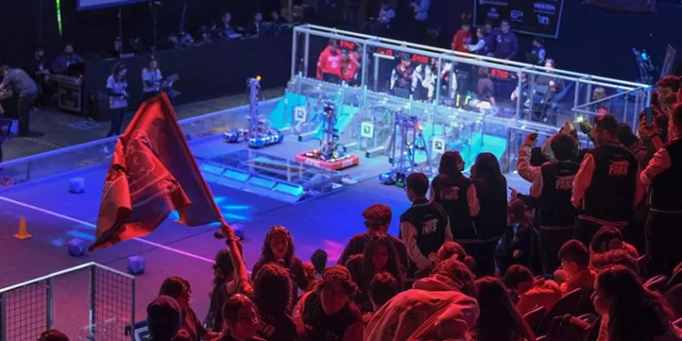 Lise öğrencileri ‘robot’larıyla yarışıyor