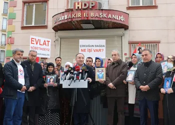 Bozdağ, Diyarbakır annelerini ziyaret etti