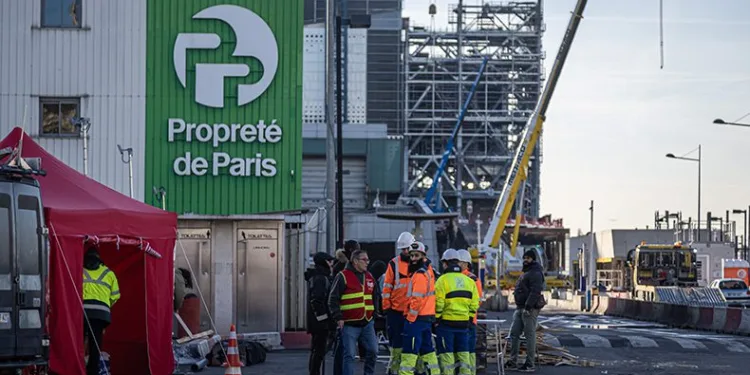 6 bin 600 ton çöp birikti