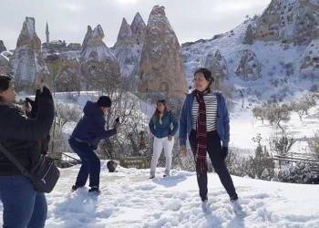 Kapadokya ilkbaharda beyaza büründü