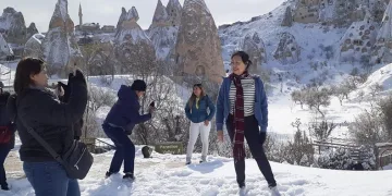 Kapadokya ilkbaharda beyaza büründü