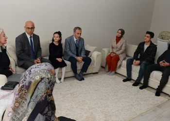 Şehit ailelerine anlamlı ziyaret
