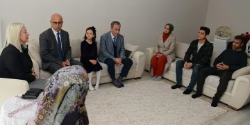 Şehit ailelerine anlamlı ziyaret