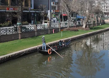 Güneşi görüce gondol turu yaptılar