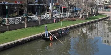 Güneşi görüce gondol turu yaptılar