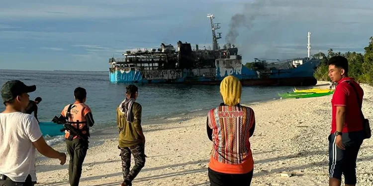 Filipinler’de feribot yangını