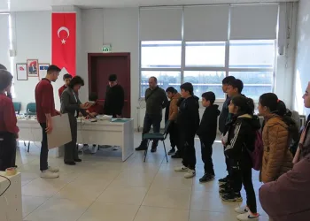Depremzede çocuklara bilim turu
