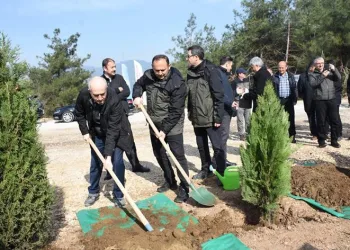 Depremde hayatını kaybedenler için 8 bin fidan dikildi