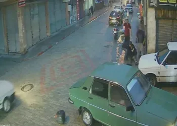 Önce çarptı, sonra öperek teselli etmeye çalıştı