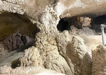 Dünyanın gezilebilen tek alçıtaşı mağarası