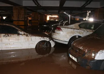 Otoparklar araç mezarlığına döndü