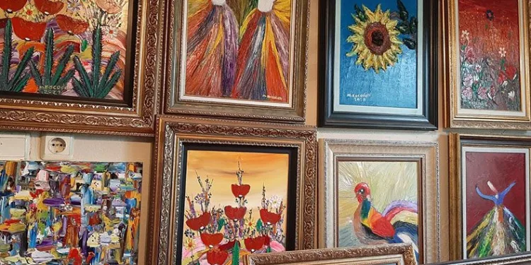 Köydeki evinden Avrupa’ya sanatı satıyor