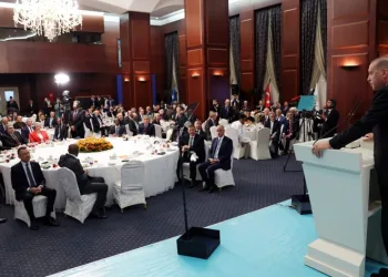 Büyükelçilerle iftar programı