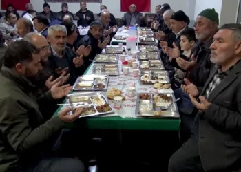 5 yıldır tek iftar sofrası kuruluyor