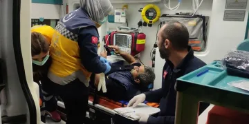 Ticari taksinin çarptığı yaya yaralandı