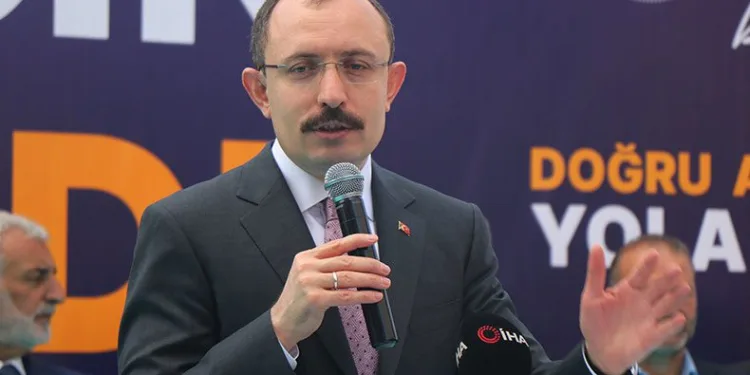 “Elinde ne varsa fırlatıyor”