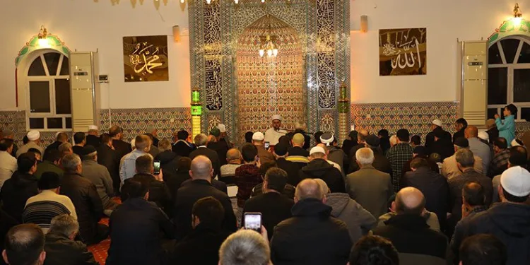 Kuran bülbülü Alcan İnegöllülerle buluştu
