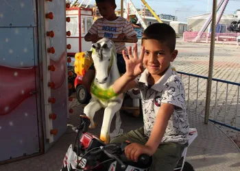 Hatay’da lunapark çocukların yüzlerini güldürdü