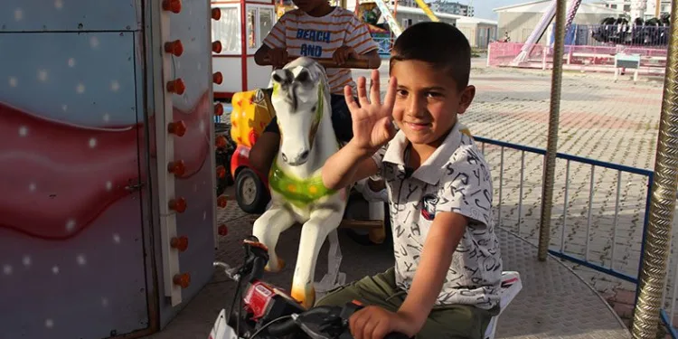 Hatay’da lunapark çocukların yüzlerini güldürdü