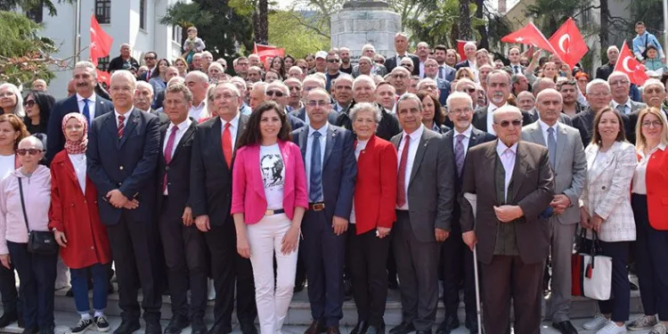 CHP Bursa’da 23 Nisan kutlaması