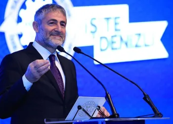 “Tutarsız, zeminsiz ve tozpembe hayaller”