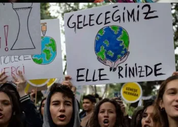Siyasetçiler genç seçmenlere ulaşabiliyor mu?