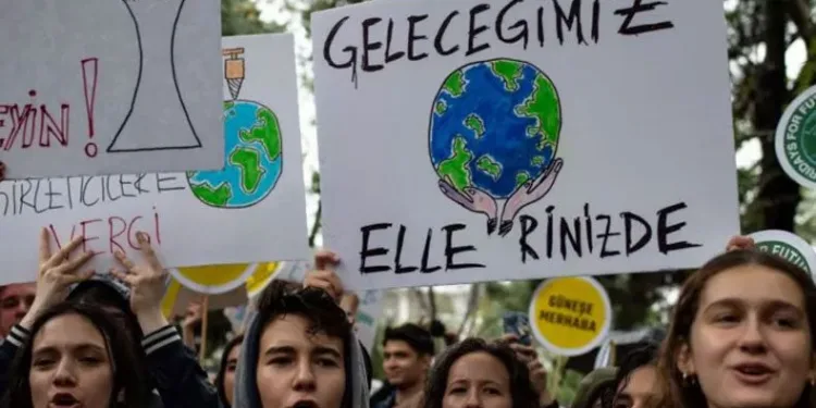 Siyasetçiler genç seçmenlere ulaşabiliyor mu?