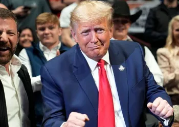 Trump Tower bariyerler ile çevrildi