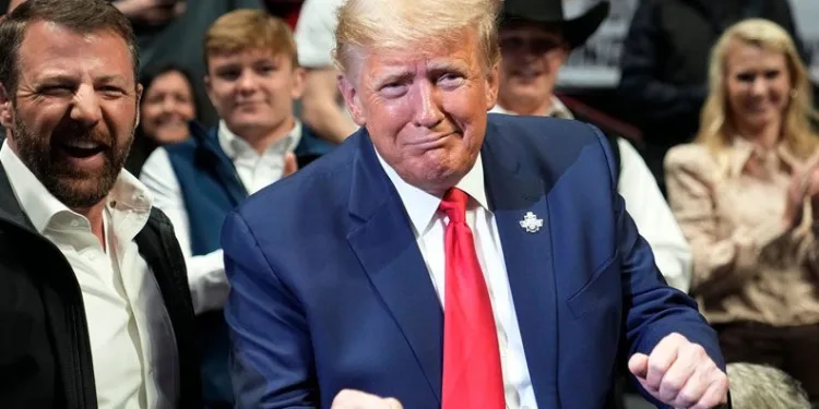 Trump Tower bariyerler ile çevrildi