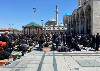 Ramazan ayının son Cuma namazı kılındı
