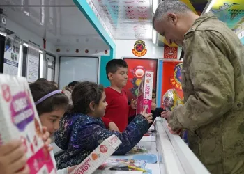 Jandarmadan depremzede çocuklara trafik eğitimi