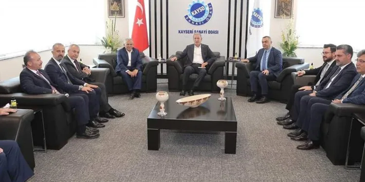 “Teröristler ile arasında mesafe olmayanlar endişe kaynağıdır”
