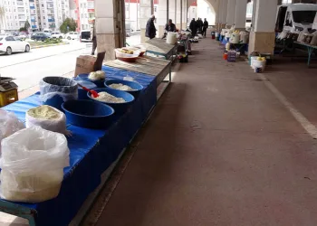 Köylü pazarı ramazanda boş kaldı