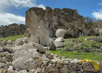 Kopan kaya parçaları korkuya neden oldu
