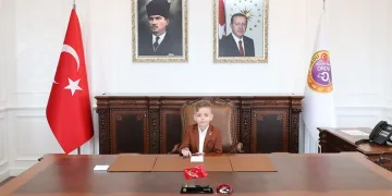 Vali koltuğu şehit çocuklarına emanet
