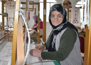 İznik’te tezgah sesleri yeniden yankılanıyor