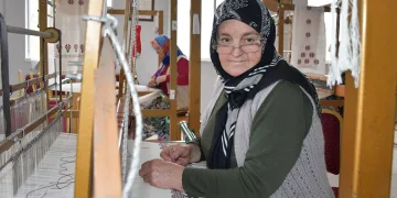 İznik’te tezgah sesleri yeniden yankılanıyor