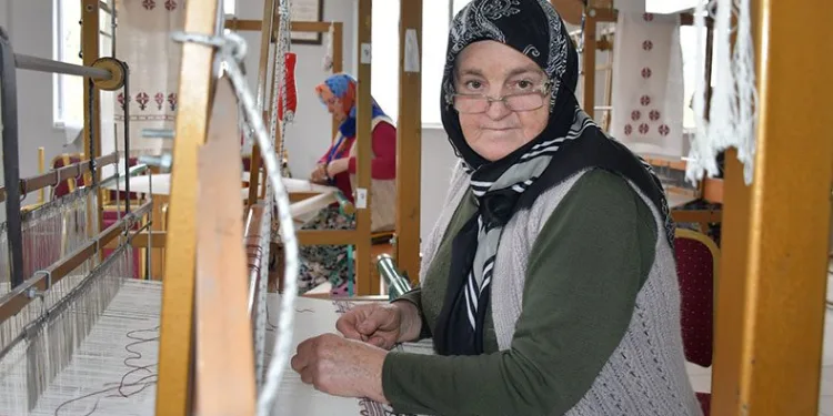 İznik’te tezgah sesleri yeniden yankılanıyor