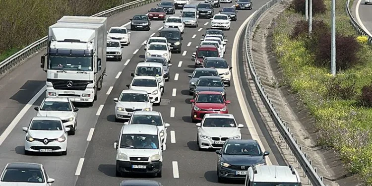 TEM Otoyolu’nda dönüş yoğunluğu