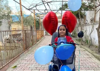 Depremzede Buğlem’e akülü araç süprizi
