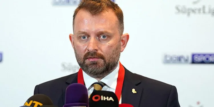 Selahattin Baki: “Fenerbahçe bu sezon 3. kez şampiyonluk yarışından koparılmaya çalışıldı”